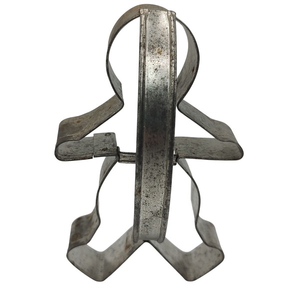 Primitive Cookie‎ Cutter Tin Gingerbread Man Strap Handle Five Inches Holiday - Picture 1 of 7